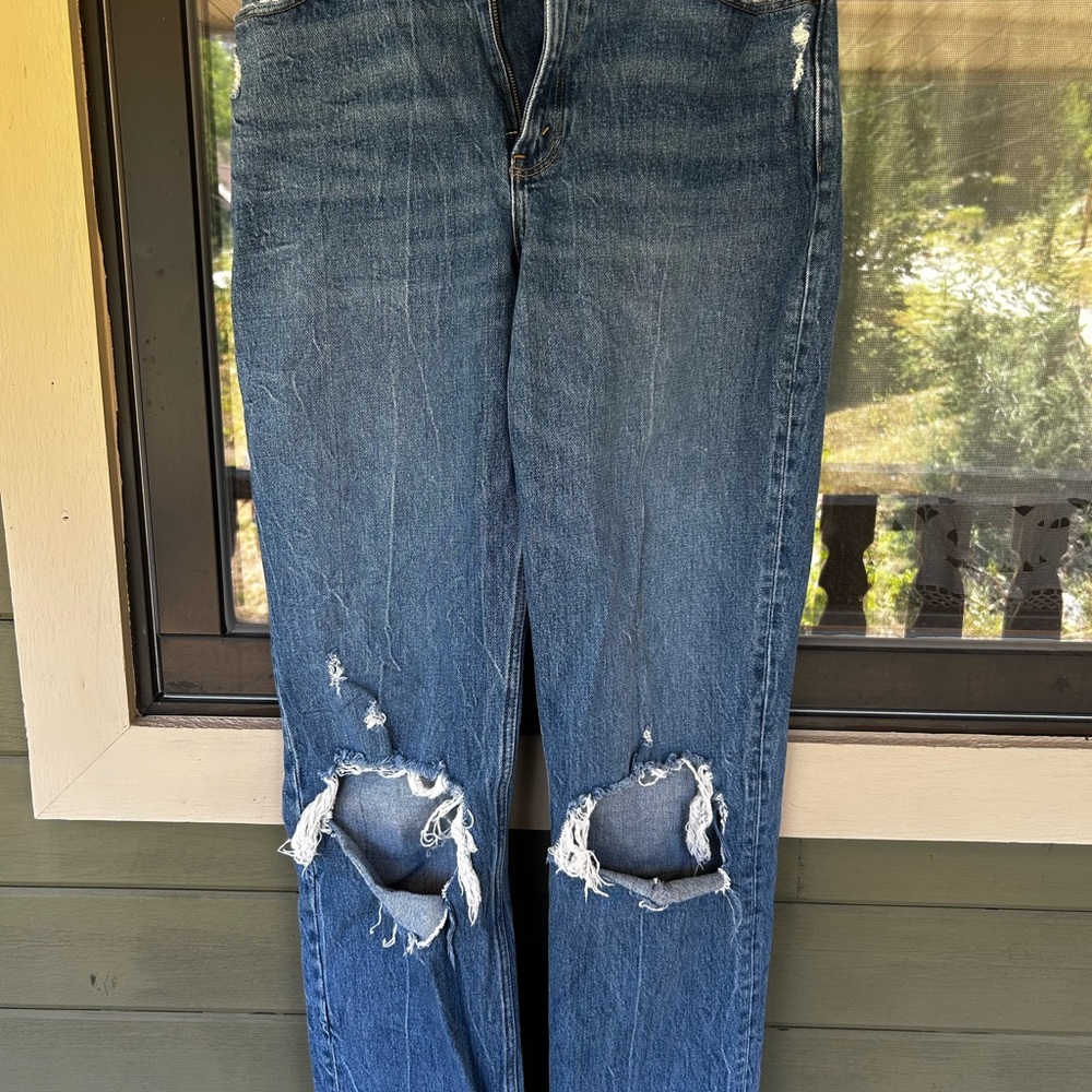 Abercrombie & Fitch The 90s Straight Ultra High Rise Distressed Jeans, size 8L
